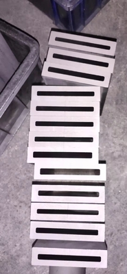 Formazione di forme di grafite stampata per la fusione continua di ottone/rame