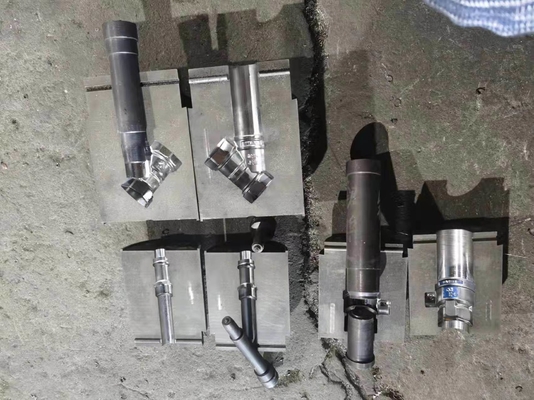 Perforazione meccanica di ottoni/ accessori di ferro