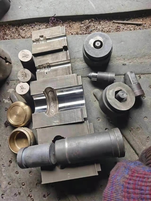 Perforazione meccanica di ottoni/ accessori di ferro