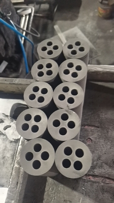 Densità di carbonio 100% 1,78 g/cm3 1,85 g/cm3 Matrice di grafite per ottoni di fusione continua