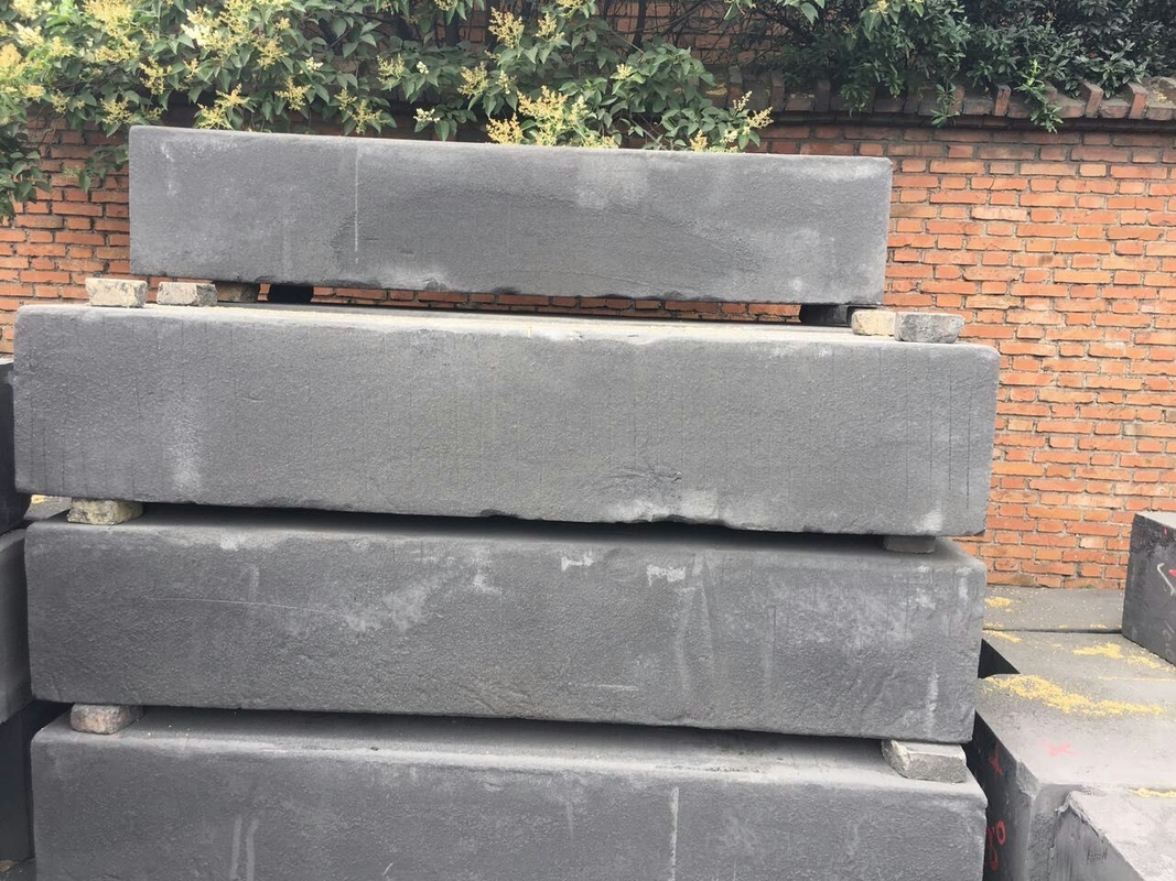 Blocco di grafite modellato a forma di via 100% densità di carbonio 1,80 g per varie applicazioni