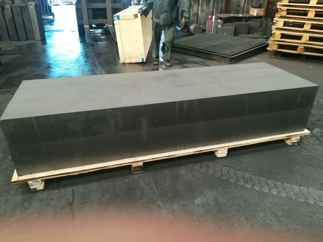 Grafite di grado industriale modellato 1,75 g/cm3 Blocco di grafite 740*400*2300mm